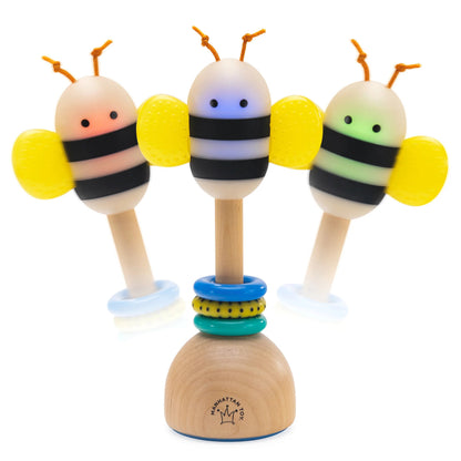 detalle de la abeja iluminada del sonajero Abeja Brillante Manhattan Toy

