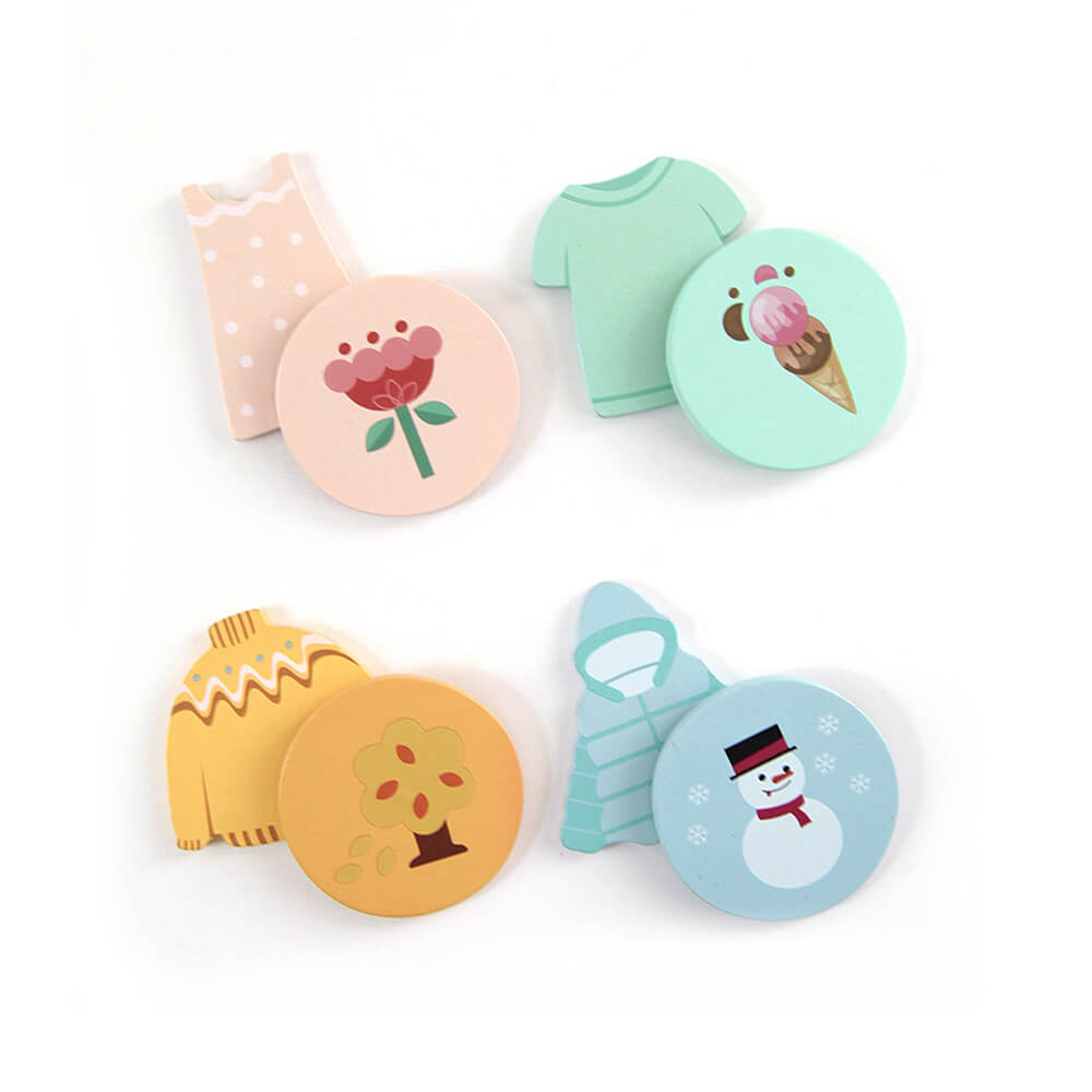 detalle fichas de tiempo y prendas de ropa del panel meteorológico de madera Classic World