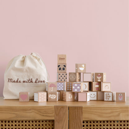 conjunto de bloques de construcción con letras y números Colección Iris Classic World apilados en pirámide