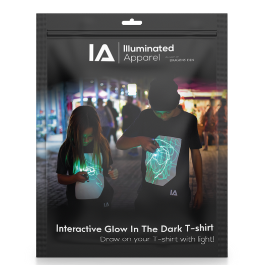 packaging de la camiseta negra interactiva con panel fosforescente Illuminated Apparel

