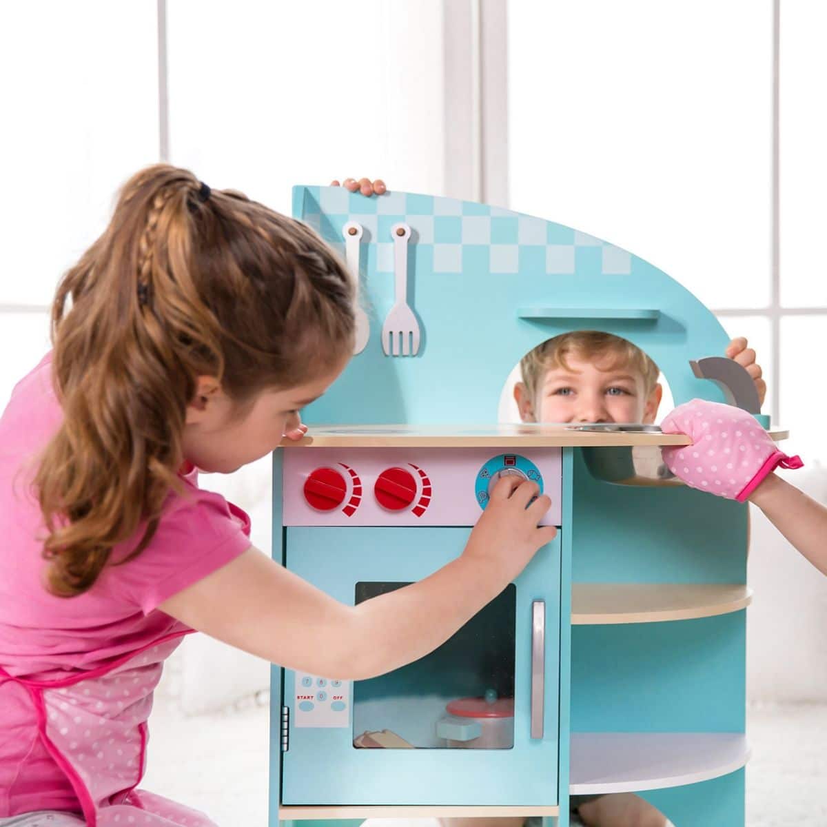 cocinita infantil de madera con horno y fregadero