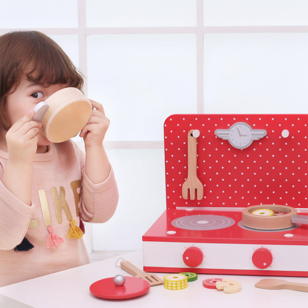 cocina de sobremesa retro Classic World en modo barbacoa con brochetas de madera