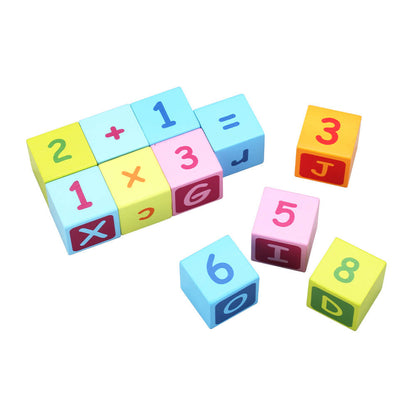 Sumas y multiplicaciones hechas con los bloques del Correpasillos con bloques de madera de letras y números de Classic World