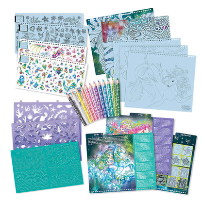 Detalle del contenido del cuaderno Nebulous Stars: plantillas, lápices, pegatinas y páginas de bocetos