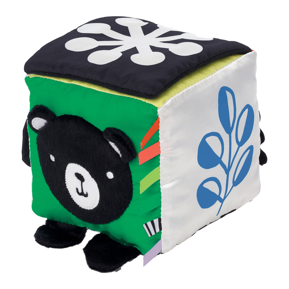 Detalle del Oso en 3D del Cubo de descubrimiento sensorial Wimmer de la marca Manhattan Toy para bebés