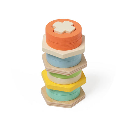 Bases apiladas del encajable de formas geométricas Classic World formando una torre de colores