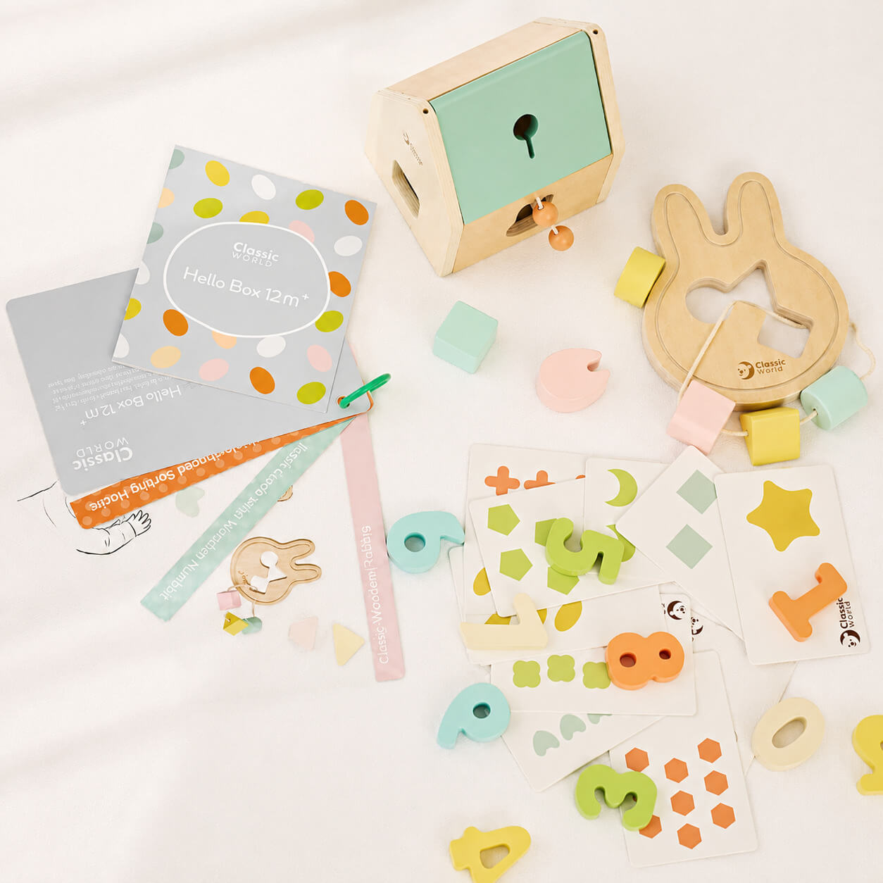 kit de regalo para bebés de 12 meses con distintos juguetes educativos de Classic World
