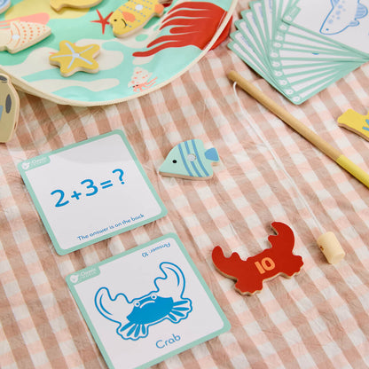 Juego de pesca de madera con tarjetas con actividades para aumentar la complejidad del juego