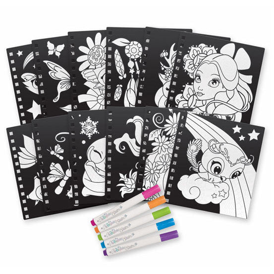 Detalle de páginas de terciopelo negro del libro Nebulous Stars con diseños sin colorear