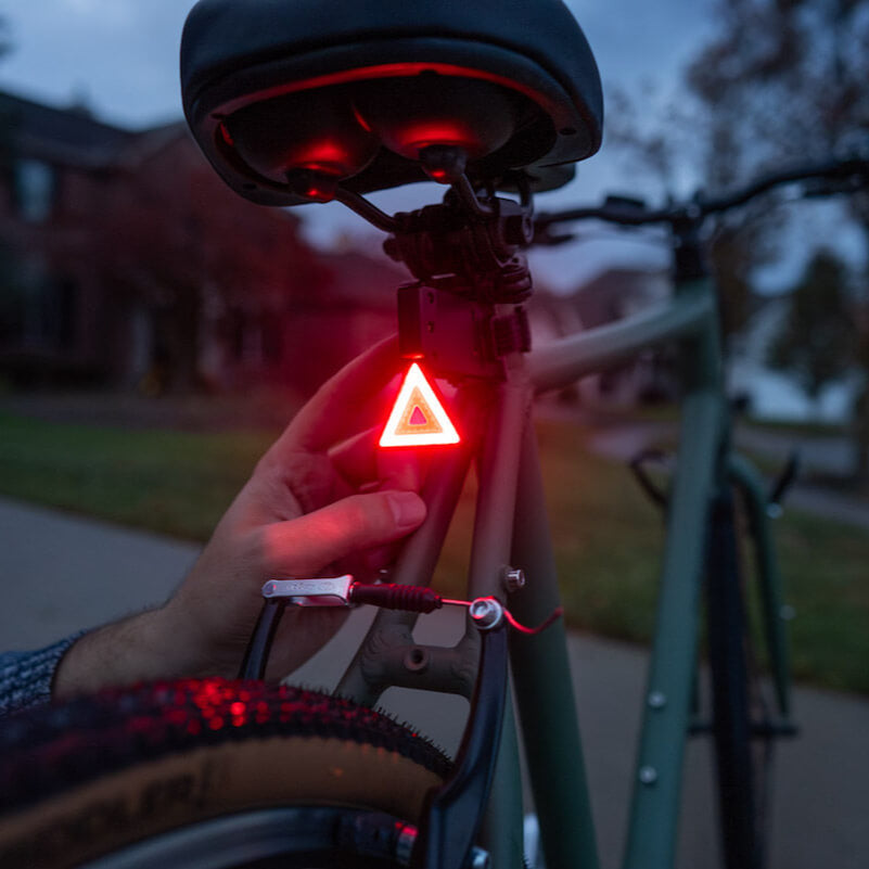 Detalle de la luz trasera Brightz para bicicletas

