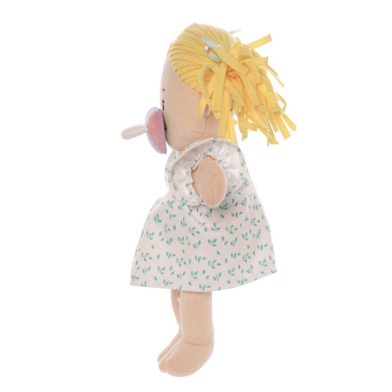 vista lateral de la muñeca Love Stella Peach con coletas con chupete magnético Manhattan Toy
