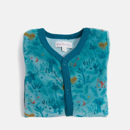 Detalle del estampado de animales de sabana en pijama de terciopelo azul Moulin Roty
