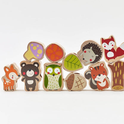 piezas apiladas del juego de ensartar animales del bosque Classic World con zorro erizo búho y oso