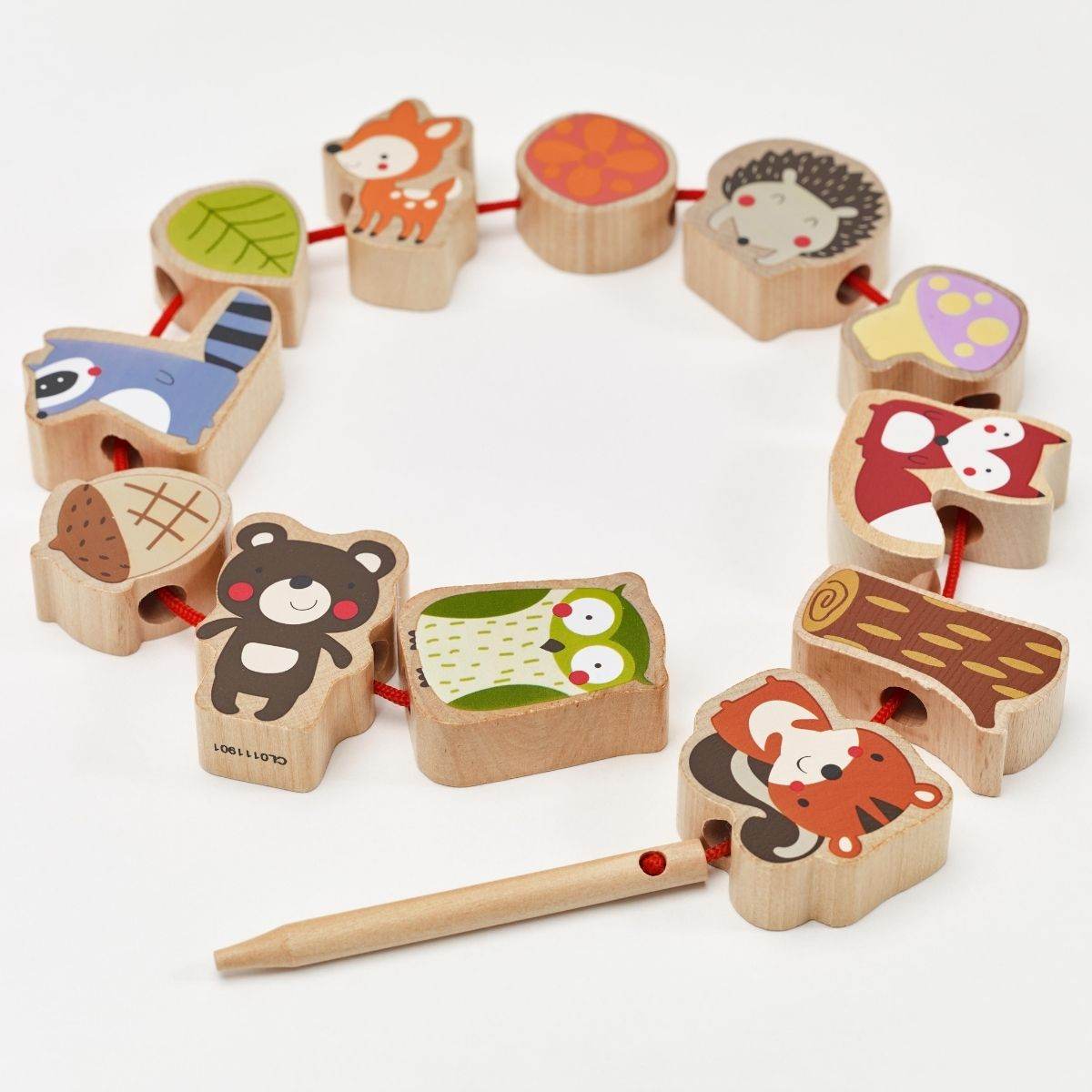 figuras de madera de animales del bosque del juego de ensartar Classic World dispersas