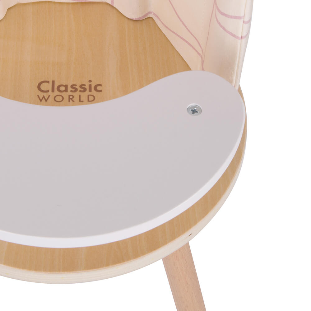 Detalle del soporte de madera de la torna moderna de muñecas Classic World