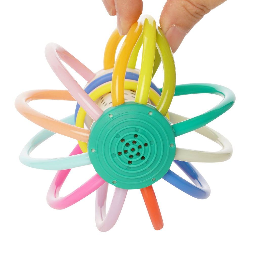 detalle de aros flexibles del sonajero Whistleball Colorpop para bebés desde 0 meses
