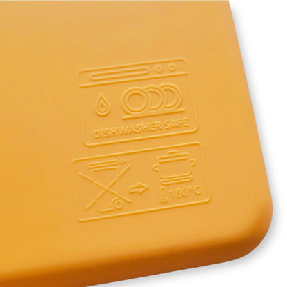 Detalle del reverso de la matriz Wiggly Toy con iconos dishwasher safe y resistencia 180°C
